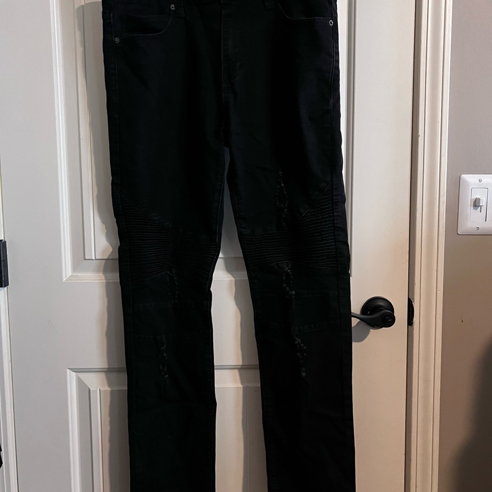 Men's Sleek Black Skinny Jeans